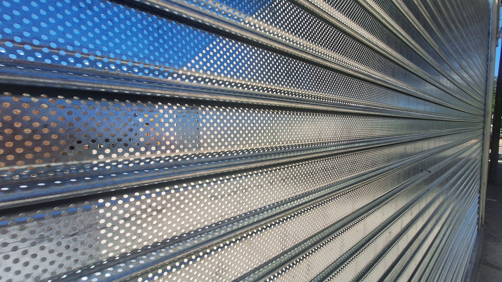 Detalle de lamas de aluminio Persa Bahía
